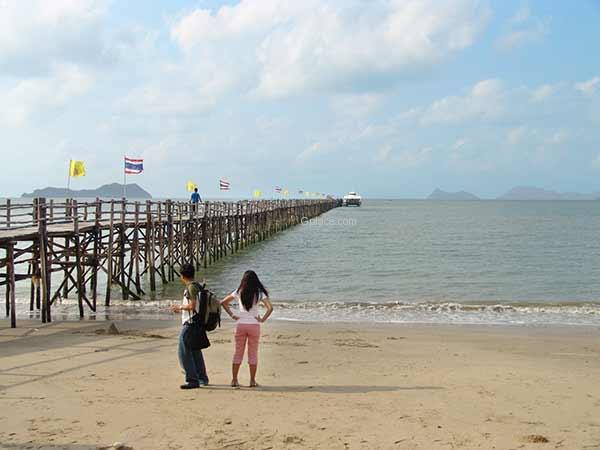 ท่าเรือ อ่าวทุ่งมะขามน้อย ของ บริษัท ลมพระยา